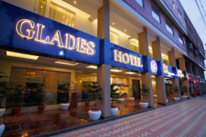 Гостиница Glades Hotel  Chandigarh